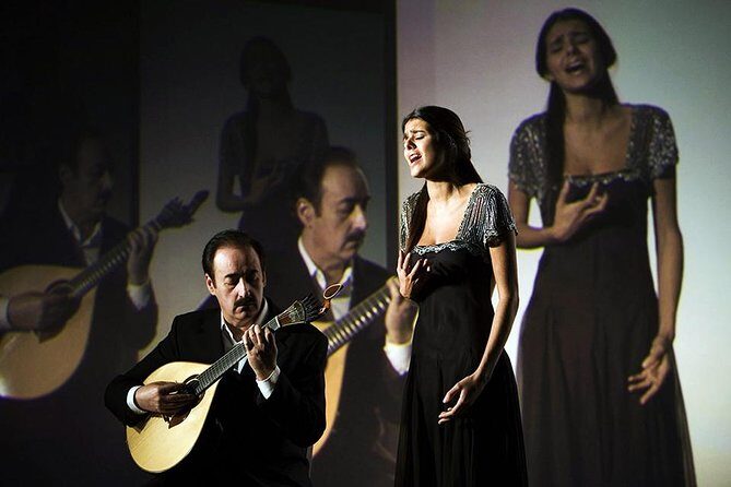 Portuguese Fado Live Music Show in Lisbon - The 7:00 pm Meet-Up at Rossio: How to Avoid the Step-Sprint