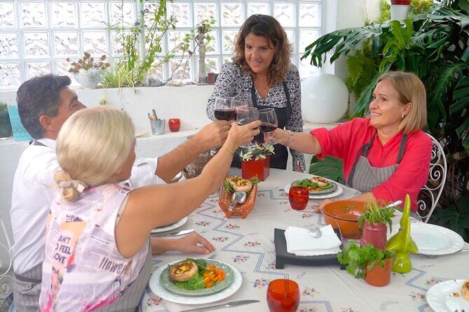 Portuguese flavors in a typical village home - A 100-Year-Old Village House, About 20 Minutes From the City
