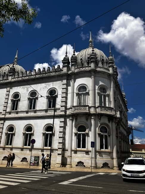 Лиссабон: сверху вниз под правдивые и вымышленные истории - Elevador da Glória to Bairro Alto: Lisbon Moves Vertically