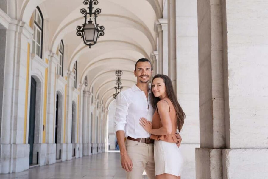 Praça do Comércio: Professional Photoshoot with a Local - Starting at Wines of Portugal: the first 10 minutes set the tone
