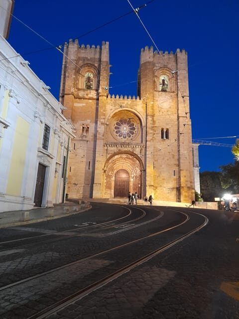 Privat Walking Tour in Alfama, Baixa, Chiado - Alfama for 80 minutes: photo moments, street art, and medieval-feeling lanes