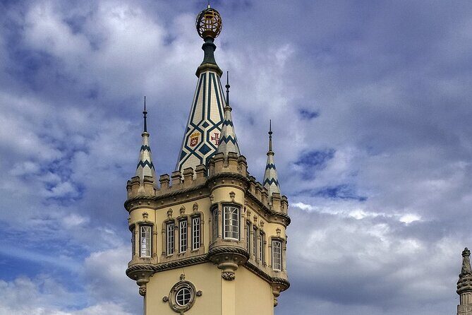 Private Car Tour to Pena Palace and National Park - A private car tour that saves you from Sintra math