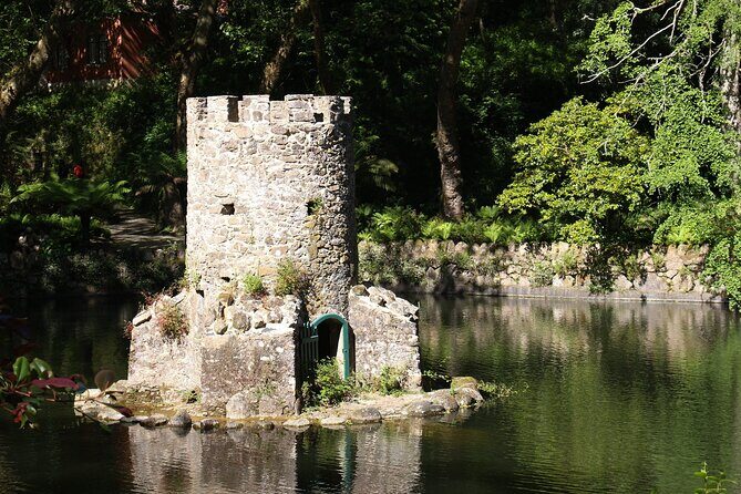 Private Car Tour to Pena Palace and National Park - Centro Historico de Sintra: a taste of the typical streets