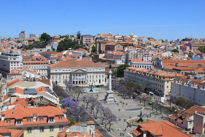 Private City Tour Lisbon Fundamental - Lisbon Cathedral and Praça do Comércio: finishing with a strong landing