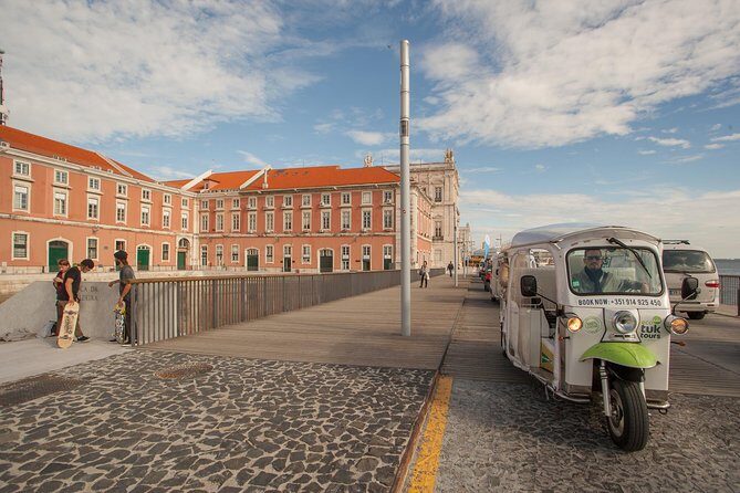 Private Eco Tuk Tuk Tour through the Heart of the City - How the guide storytelling improves everything you see