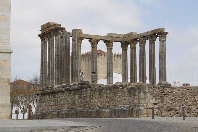 Private Évora Tour - Megaliths, Historical Center and Cork Region - Stop 2: Centro Histórico de Évora and UNESCO street-level context