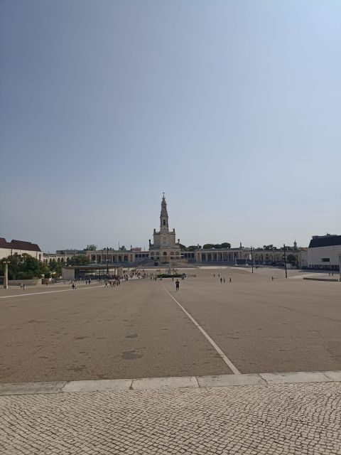 Private Fátima Tour: Fátima- Nazaré- Óbidos - Fátima Shrine: pilgrimage space, basilicas, and why the Shepherds’ House matters