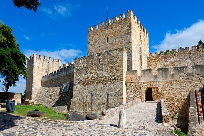 Private Full Day Tour in Lisbon - Padrao dos Descobrimentos and two viewpoints to close the day
