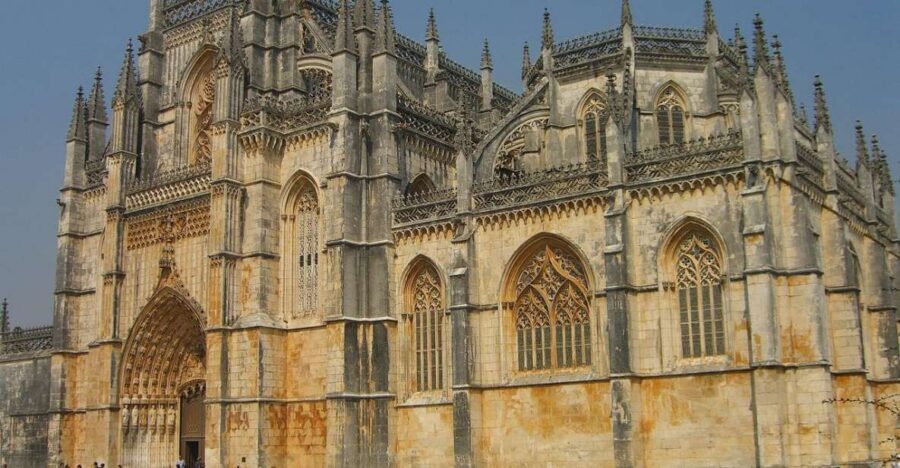 Private Full-day Tour to Fátima Nazaré and Óbidos - A private day between faith, monuments, and ocean air