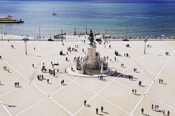 Private Guided 8 hours Tour in Lisbon - Sé de Lisboa and Santo António: two churches, two different kinds of stops