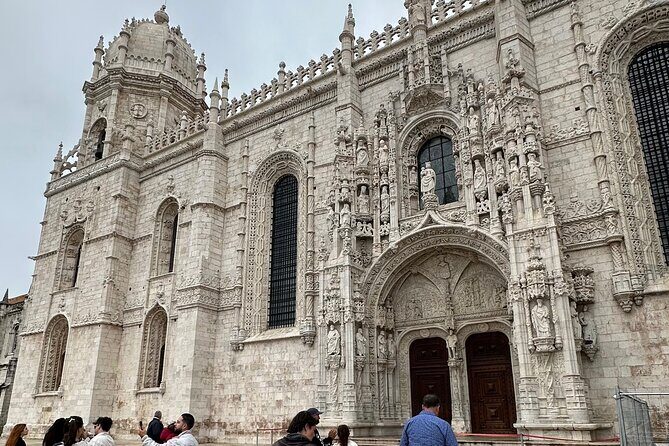 Private guided tour Lisbon highlights and hidden gems - Hotel or Cruise Port Pickup Across Lisbon
