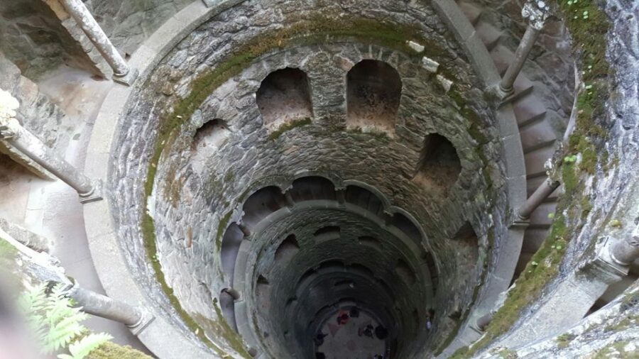 Private Half Day tour Sintra Pena Palace & Initiantion Well - Cascais coast during the return: calmer after the palaces
