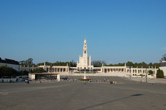 Private Half Day Tour to Fátima - Chapel of the Apparitions mass: a spiritual stop, not just a sight