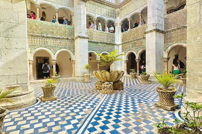Private Half-Day Tour to Sintra (Pena Palace & Moorish Castle) - The quick stop in Sintra’s historic center (and what to do with it)