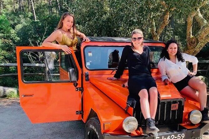 Private Jeep Tour Sintra-Cascais - Coreto de Colares lunch break at Penedo village