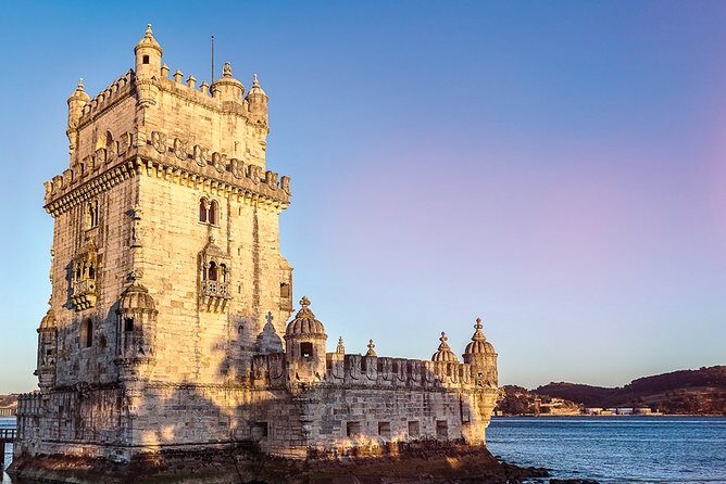 Private Lisbon city tour - Getting oriented: Miradouro Da Senhora Do Monte and Parque Eduardo VII