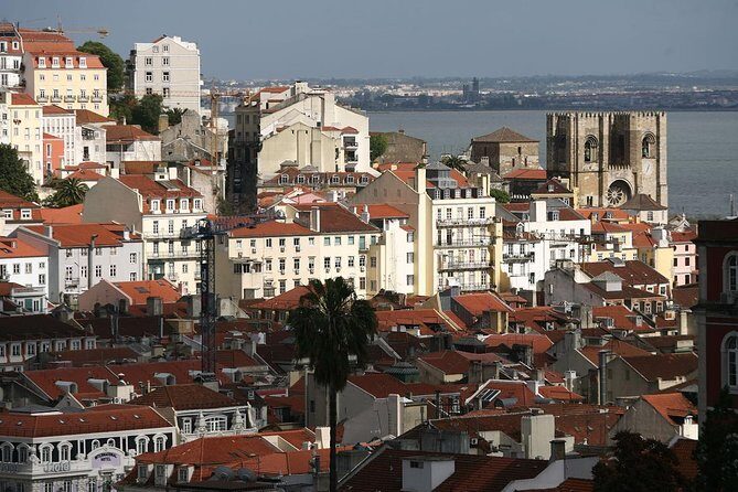 Private Lisbon Walking Tour - Start at Praça dos Restauradores: the orientation you’ll use all trip