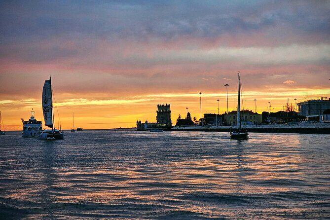 Private Relaxing Sunset Tour along the Tagus River - Food, drinks, and comfort: what you actually get at sunset