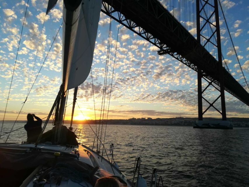 Private Romantic cruise with sparkling wine- 2-Hour- Lisbon - Who This Cruise Is Best For