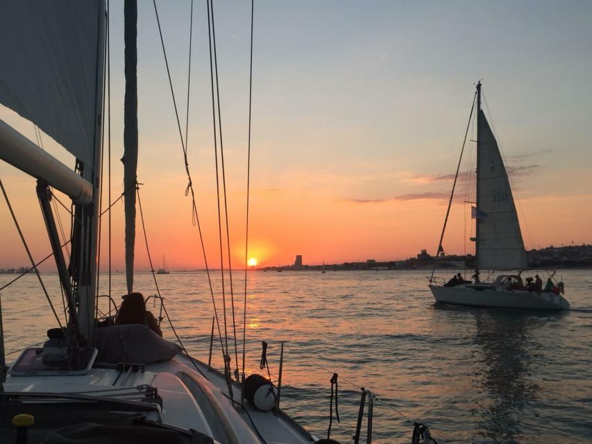 Private Romantic cruise with sparkling wine- 2-Hour- Lisbon - Getting There Without Getting Flustered: Meeting Point and Pickup