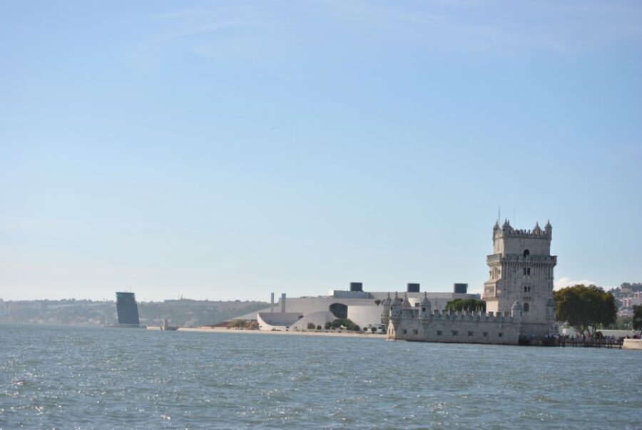 Private Sailing Boat Tour Lisbon with a drink: 2 to 8 Hours - Mar da Palha from the starboard side: a detail that makes the trip feel real