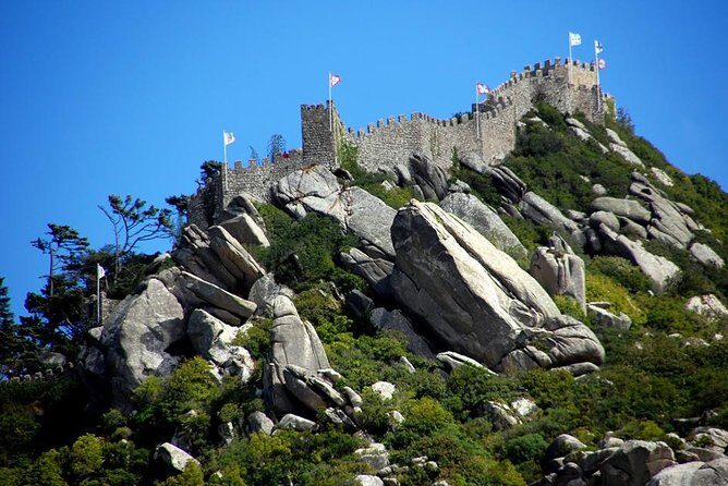 Private Sintra, Pena Palace, Cabo da Roca and Cascais Full Day - Azenhas do Mar and Cabo da Roca: when the Atlantic takes over