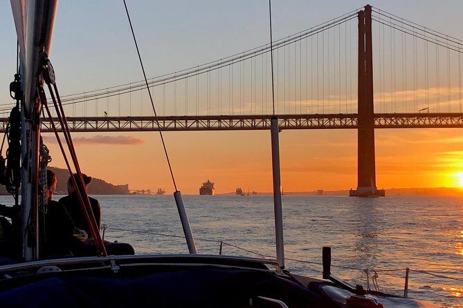 Private Sunset Sailing cruise from Lisbon - Getting to Doca do Bom Sucesso without stress