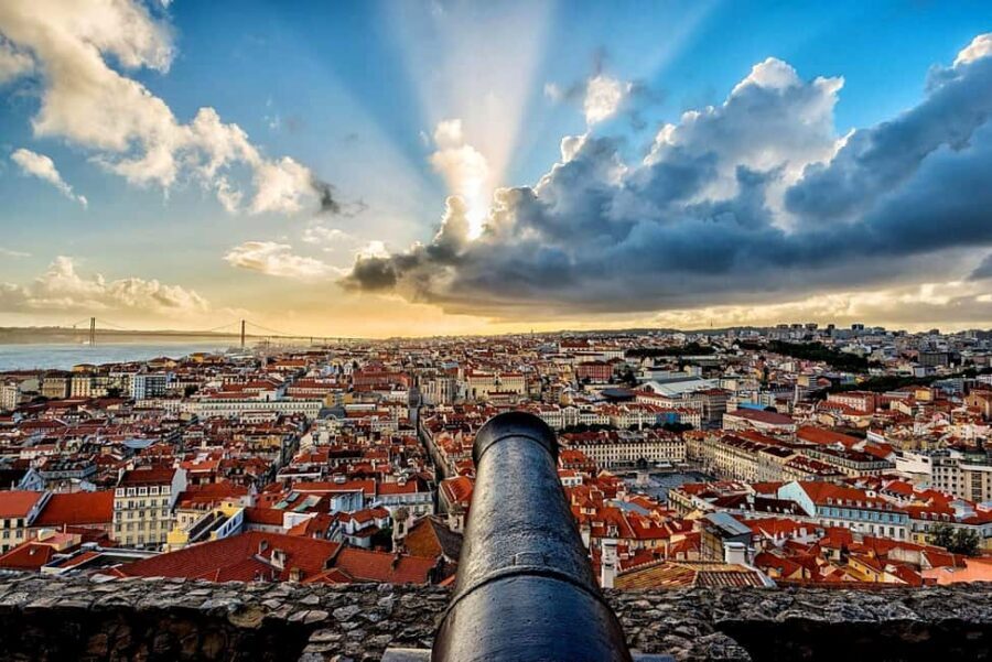 Private Tour (3-H): Belém, Cristo rei & Lisbon Sightseeing - Praça do Comércio and Sé de Lisboa: old Lisbon with a guided spine