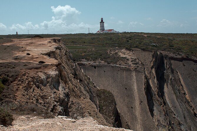 Private Tour: Arrábida Natural Park and Sesimbra Day Trip from Lisbon - The ride out of Lisbon starts with the 25th of April Bridge