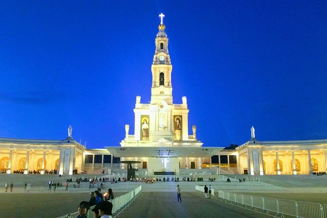 Private Tour by van: Fátima, Nazaré and Óbidos - Fátima Sanctuary: a 3-hour visit with real meaning