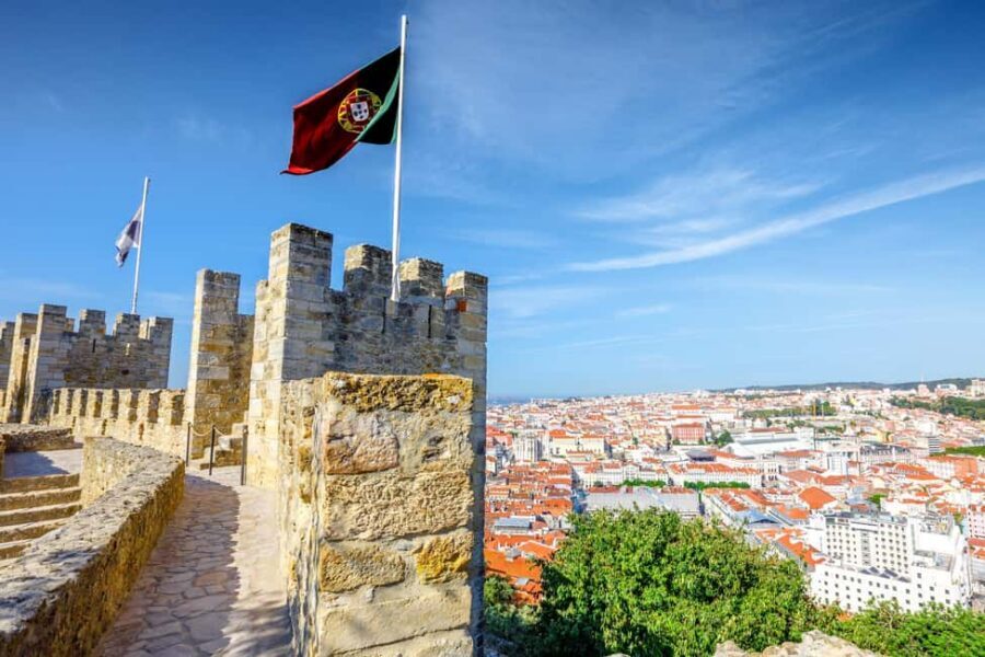 Private Tour: Cristo Rei, Belem, São Jorge Castle, 360°View. - Cristo Rei and the Tagus skyline: the first big wow factor