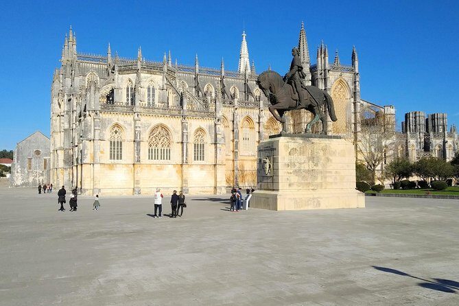 Private tour for 1 to 4 people: Fátima, Batalha, Nazaré and Óbidos - How to use your hour at Batalha