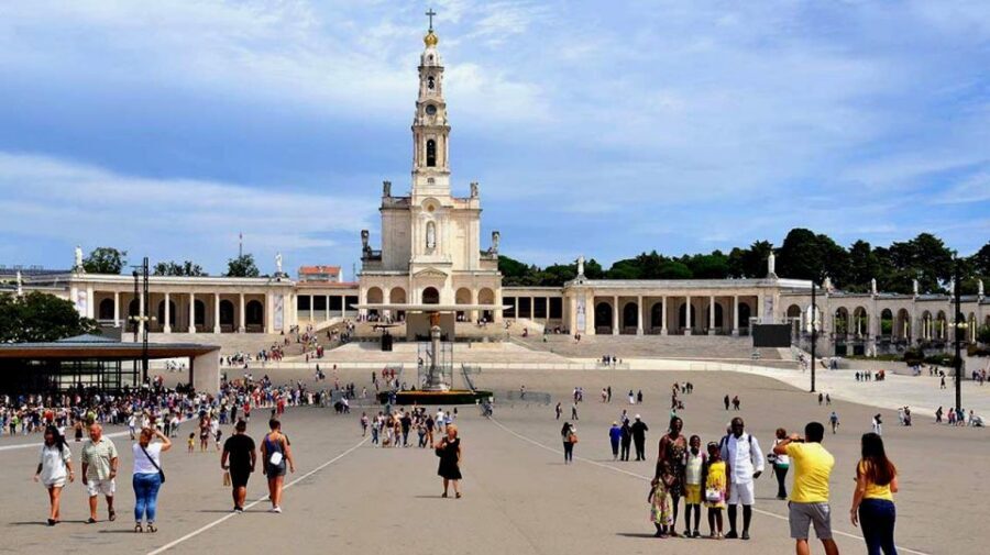 Private Tour from Lisbon: Fátima, Batalha, Óbidos & Nazare. - Óbidos Medieval Streets and Ginja: Where the Day Becomes Fun