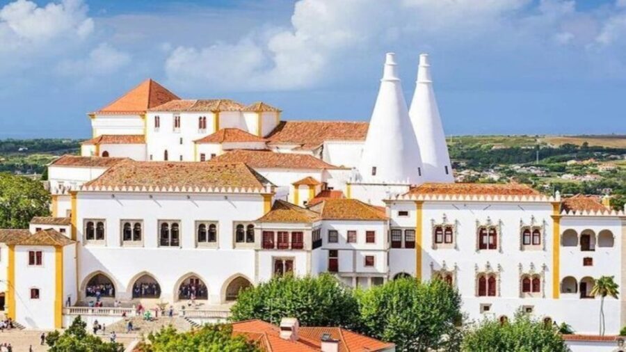 PRIVATE Tour From Lisbon: Sintra, Pena Palace and Cascais - Live guide impact: why Bruno and Hugo get praised