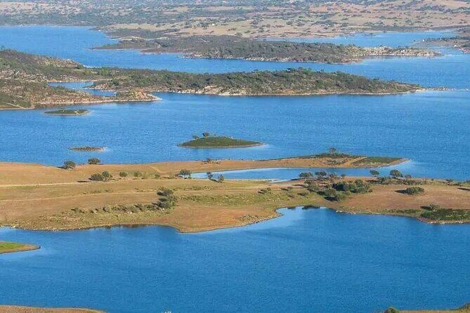 Private Tour in Evora and Monsaraz with Wine Tasting - Lunch Time in Reguengos de Monsaraz: Alentejo Food Energy (Not Included)