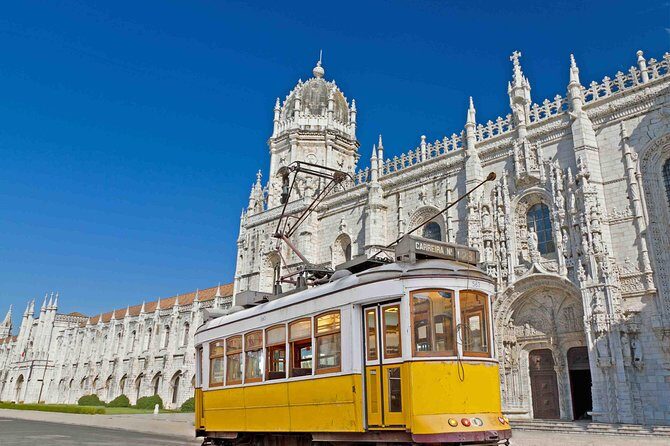 Private tour of Portugal 5 days from Lisbon - Day 4 at São Bento Railway Station: the quick, free hit at 30 minutes