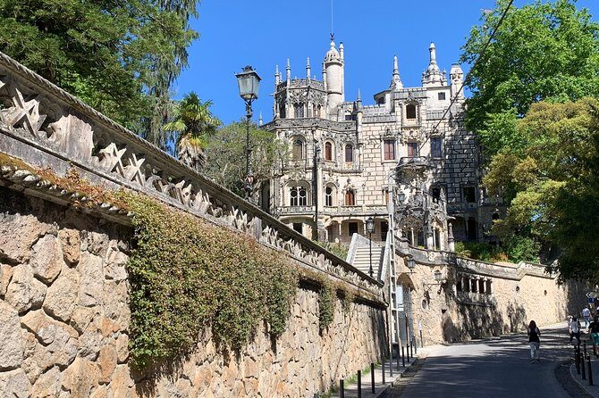 Private tour, Sintra with Pena Palace and Quinta da Regaleira FD - Your day starts with a private van and a big time saver