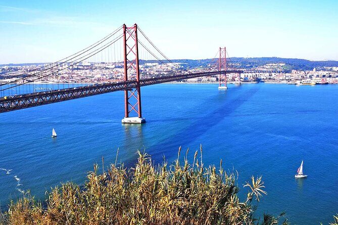 Private Trip to Arrábida Natural Park, Palmela Castle and Setúbal - Leaving Lisbon: Cristo Rei and the bridge-and-coast route