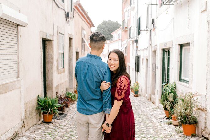 Private Vacation Photography Session with Local Photographer in Lisbon - Praça do Comércio and Portas do Sol Square for classic Lisbon framing