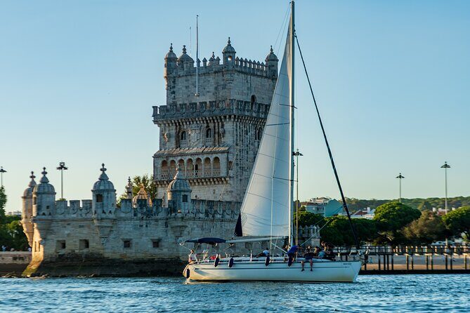 Romantic Private Sailboat in Lisbon for couples - Comfort and the small-boat feel: what makes the experience feel personal