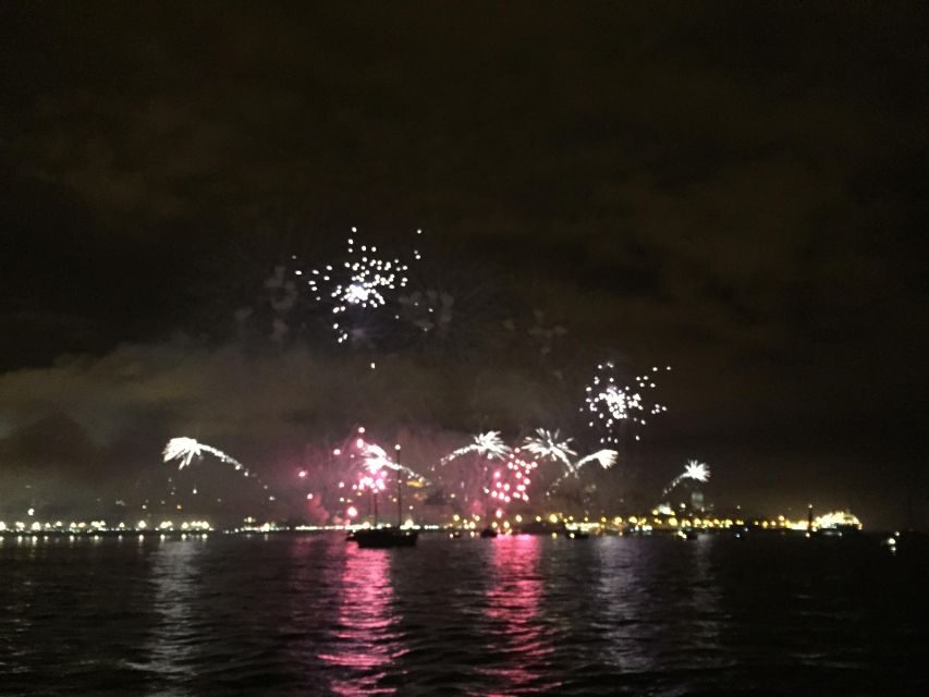 Sail into 2026: Lisbon Fireworks from the River - Food and drinks: more than snacks, less than a full dinner