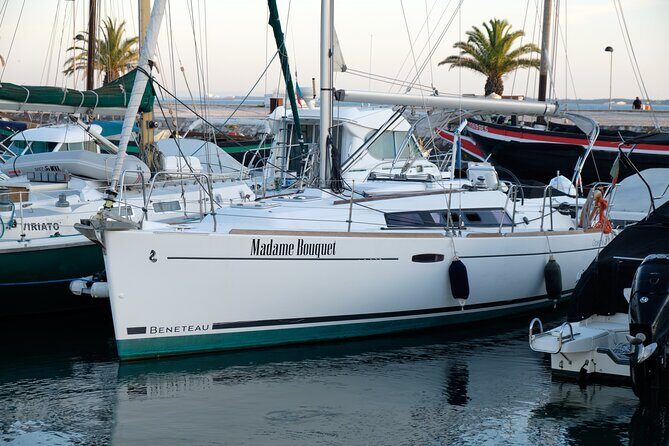 Sailboat in Arrábida, Setúbal - The Arrábida Plan: Portinho da Arrábida and a Swim That Breaks Up the Sailing