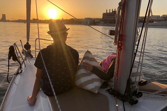 Sailing tour to the sunset in Lisbon - Welcome Drink, Light Snacks, and a Crew That Actually Guides