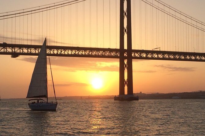 Sailing tour to the sunset in Lisbon - 25 de Abril Bridge and the River Crossing Energy