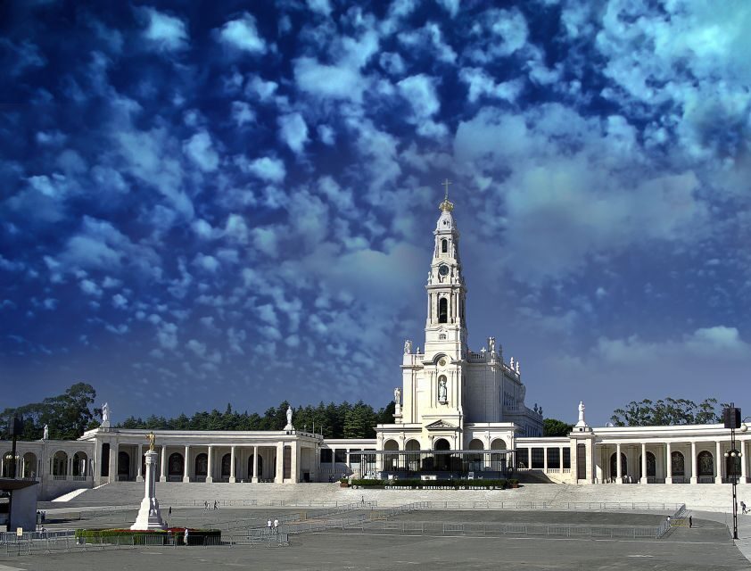 Sanctuary of Fátima and Coimbra City Tour - Fátima break and lunch reset: keep your energy steady