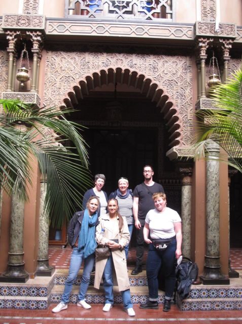 Secret Lisbon Walking Tour - Doll’s Hospital and a secret door you can almost feel