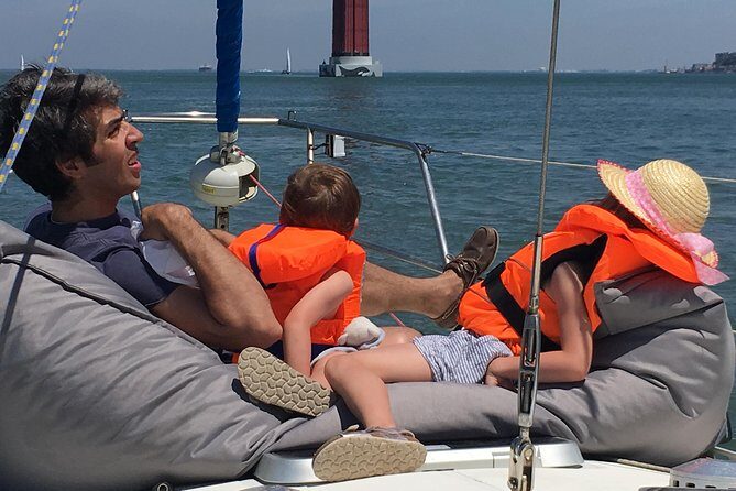 Seixal Sailing Cruise - Lunch in a typical restaurant - Meeting at Doca de Santo Amaro (10:00 am) and how to be ready