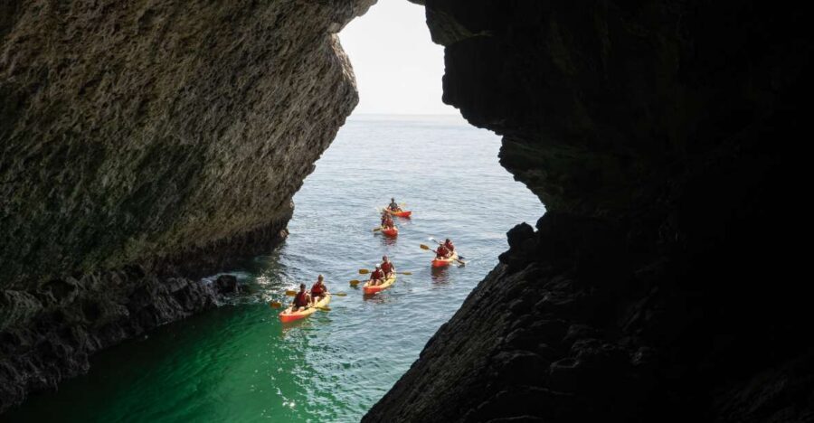 Sesimbra: Arrábida Natural Park Kayak Tour - The 15-minute safety briefing and paddling coaching