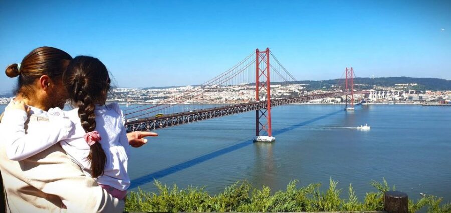 Sesimbra e Arrábida Natural Park: 1 Day Tour & Wine Tasting - Lunch by the sea: what to expect when it’s not included