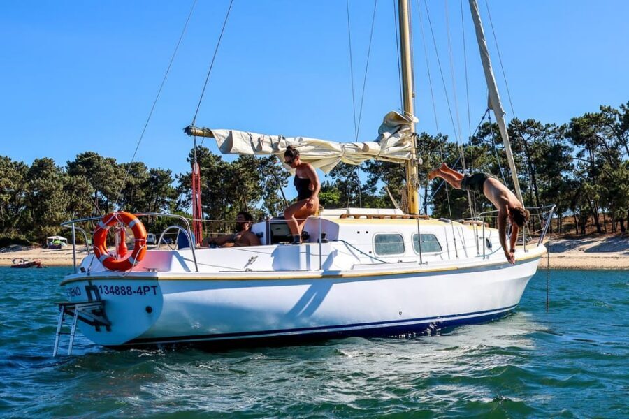 Sesimbra : Sailing Tour - Guide style and private-group value: why it often feels better